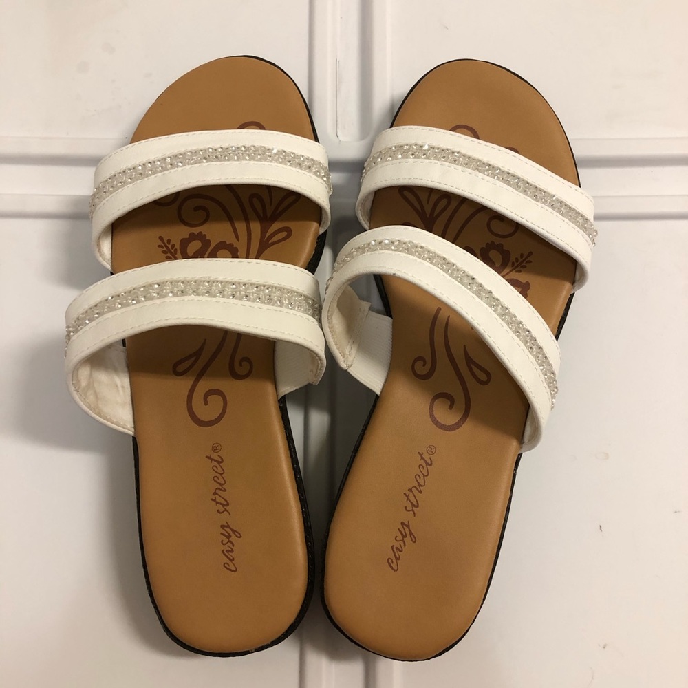 White size 8 Easy Street comfort slides sandals
